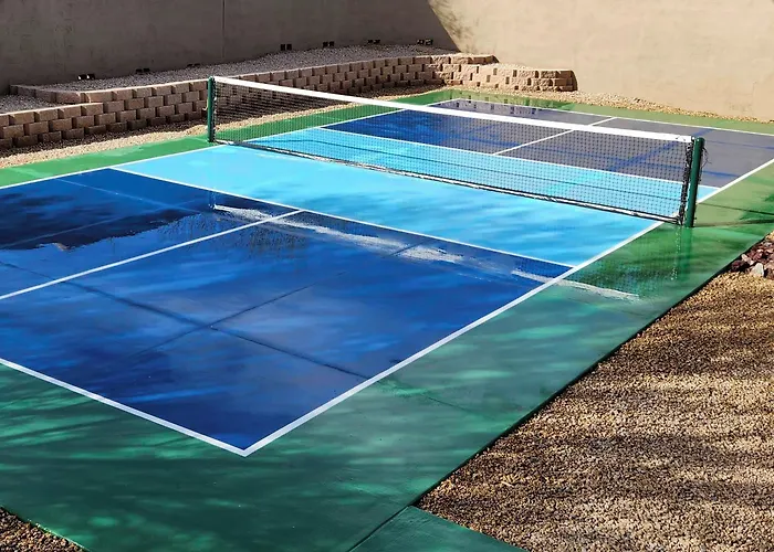 Home: Pickleball, Heated Pool & Hot Tub Holiday home