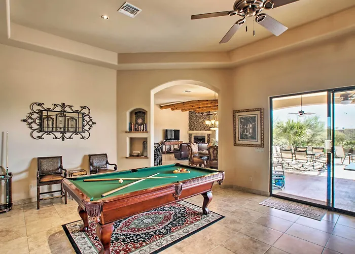 Home: Pickleball, Heated Pool & Hot Tub *