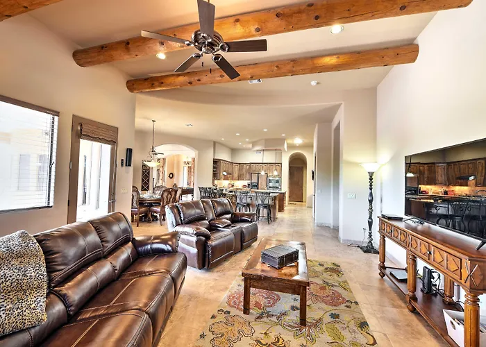 Holiday home Home: Pickleball, Heated Pool & Hot Tub
