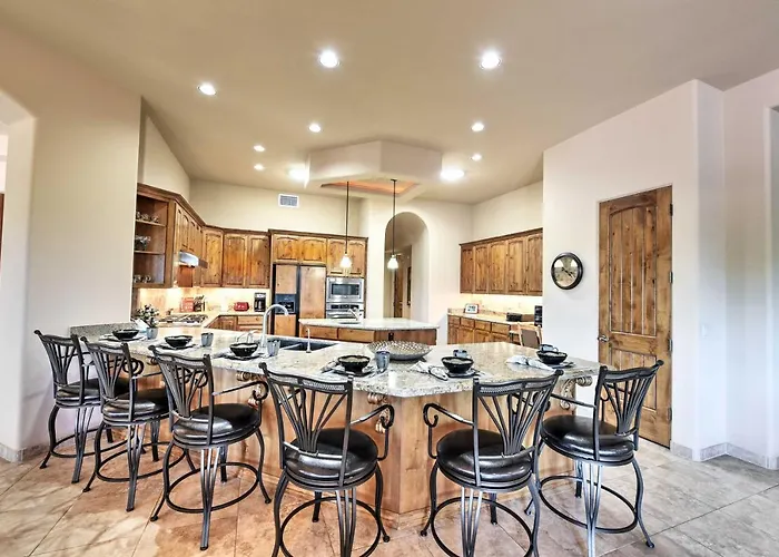 Сasa de vacaciones Home: Pickleball, Heated Pool & Hot Tub *