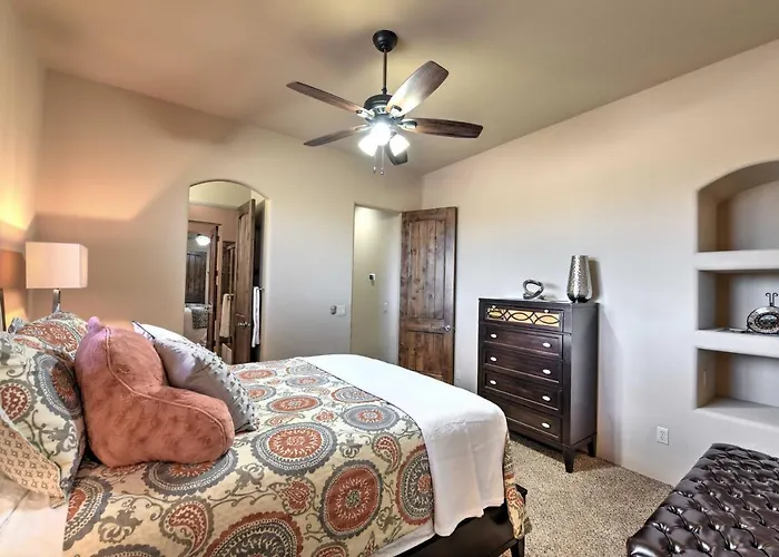 Holiday home Home: Pickleball, Heated Pool & Hot Tub *