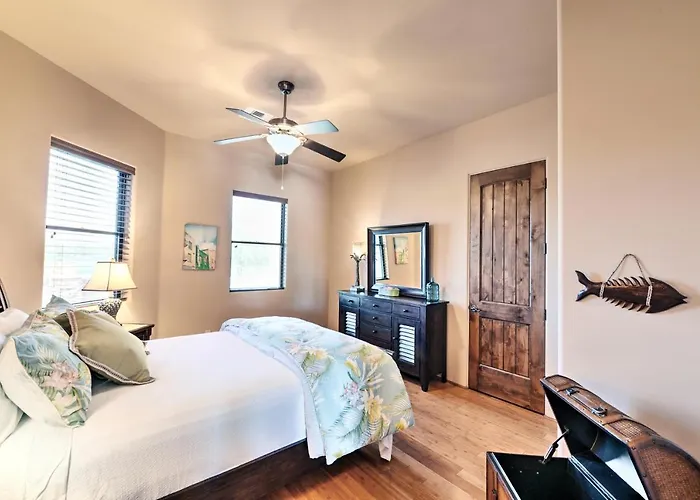 Home: Pickleball, Heated Pool & Hot Tub *