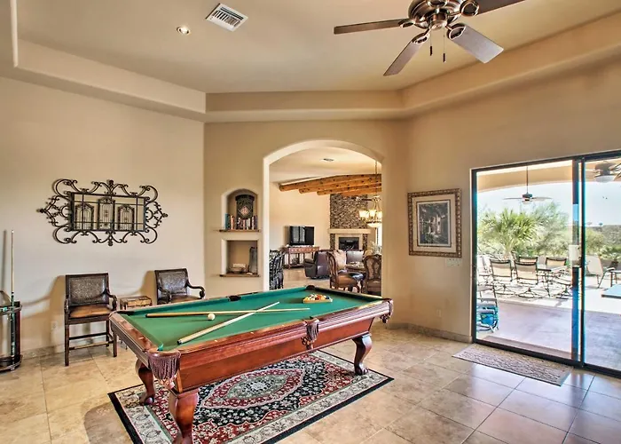 Home: Pickleball, Heated Pool & Hot Tub *